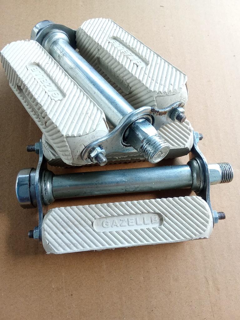 1 Pair Pedal 9/16 threads GAZELLE white pedal 3.5" long rubber block for GAZELLE vintage_bike_store